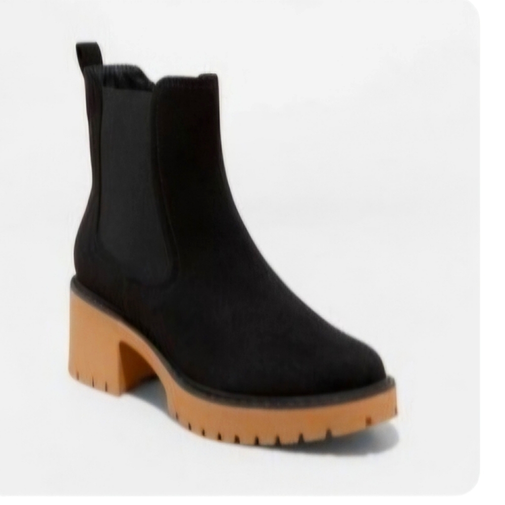 Women's size 11 black Chelsea boots